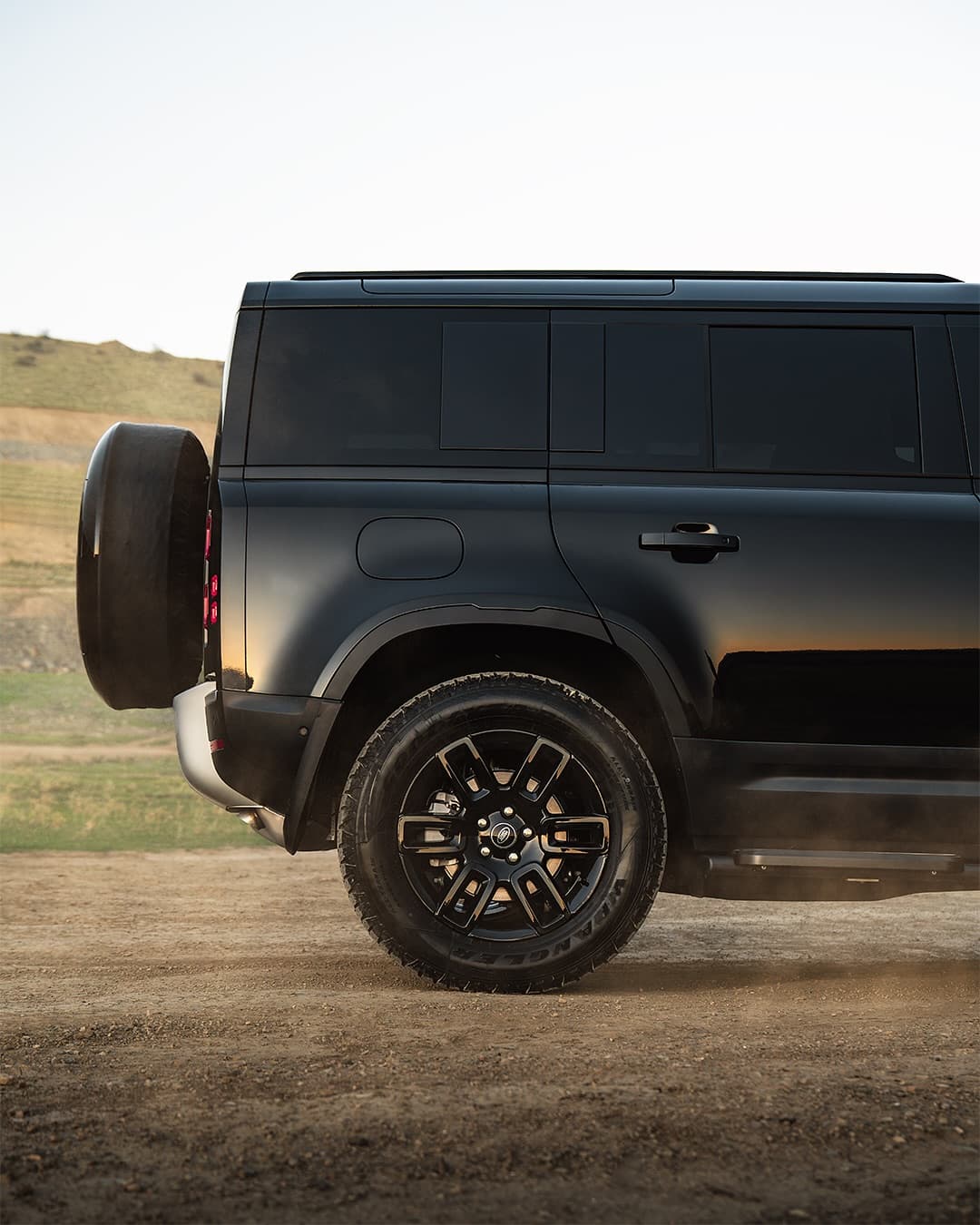 Land Rover Defender 2025