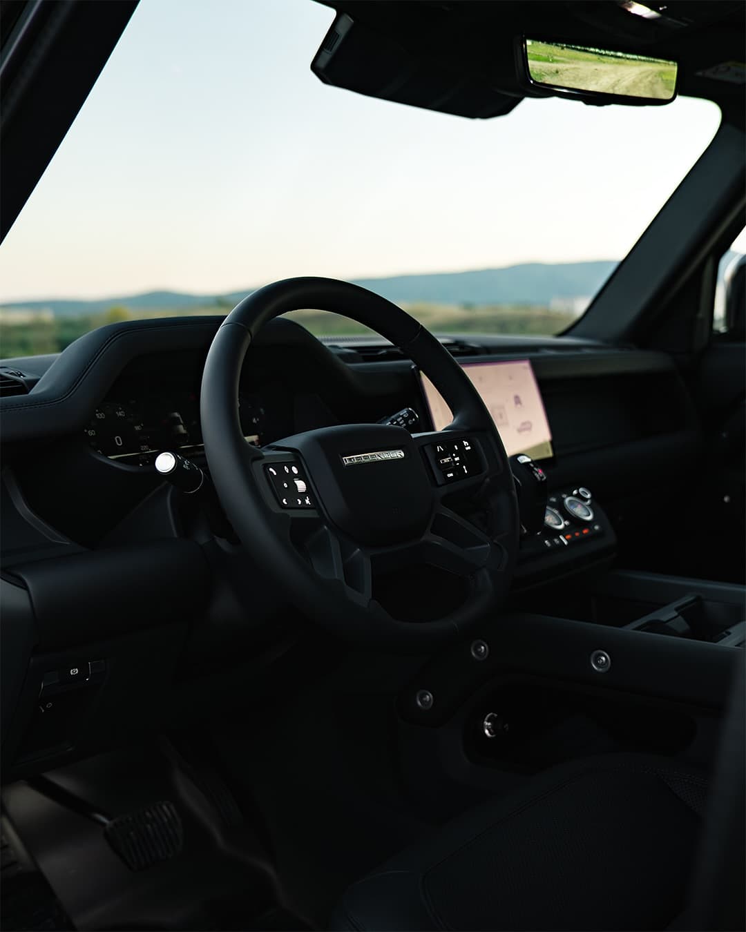 Land Rover Defender 2025