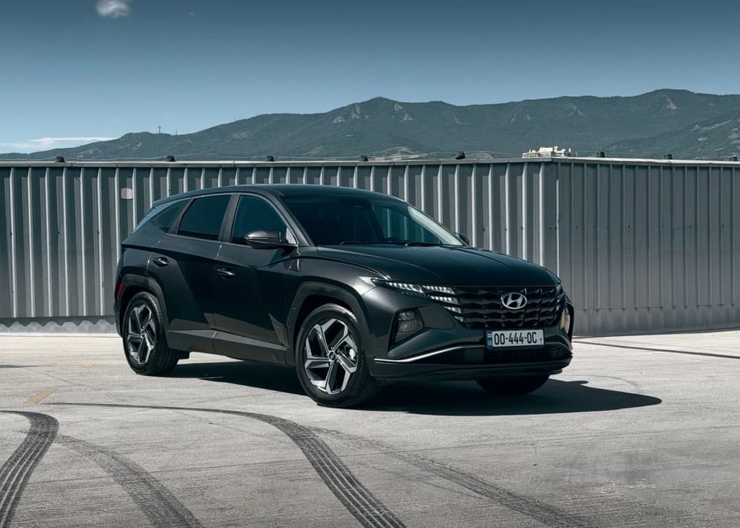 Black Hyundai Tucson 2023, front three-quarter