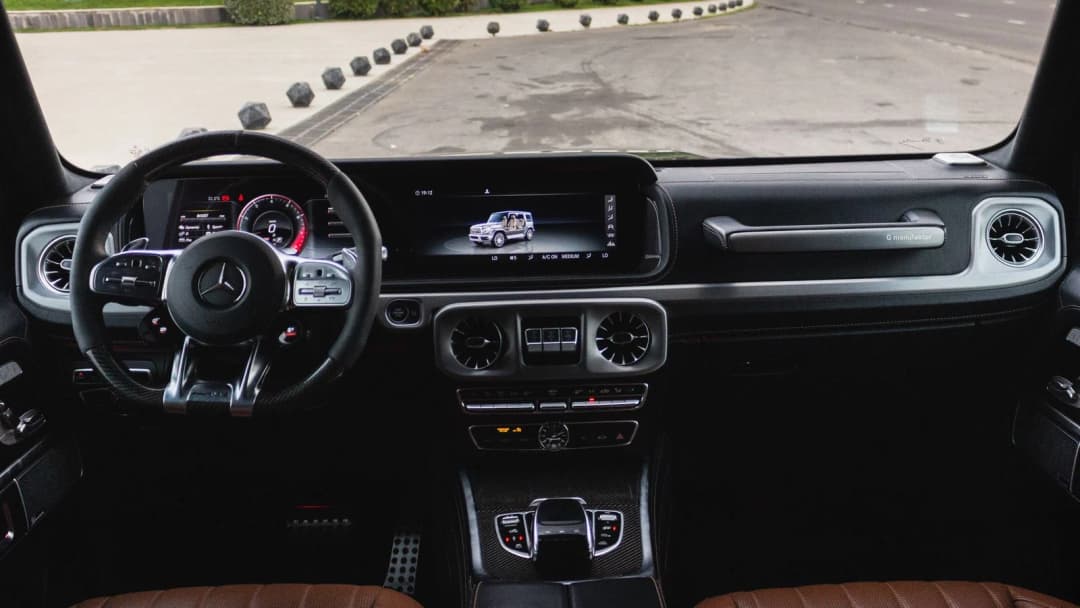 G63 2025 dashboard with twin screens